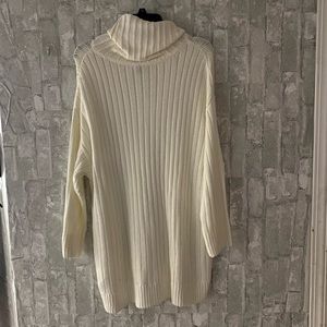 NEW WHITE TURTLENECK SWEATER